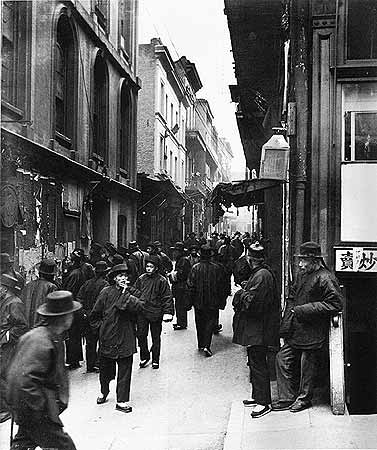 Arnold Genthe's photograph of San Francisco's Chinatown in 1890 shows many 